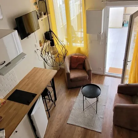 Climatisé Terrasse Centre Historique Gare 10 Min Arènes Appartement Nîmes